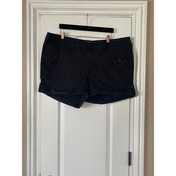 Torrid Womens Chino Black Shorts Stretch Cuffed Cotton Size 24 - Picture 2 of 8